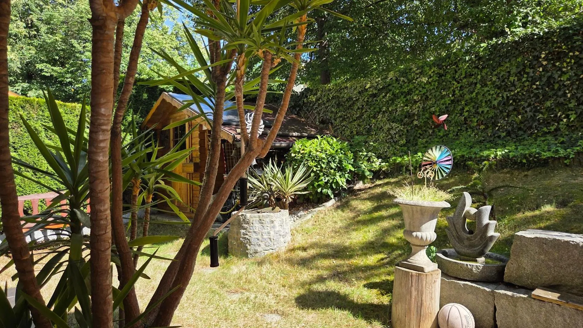 Quarto em Acomodações Particulares 7 Min To Citycenter Subway U3 100M, Southside Singleroom Own Shower Wc, Tv, Dishes Fridge, Oven, Waterheater, Coffeemashine- Free C ,Bike For Free , Next To River And Park, Many Restaurants And Supermarkets Around 200M, Nonsmoker ! Munique
